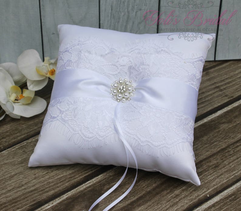 FAST SHIPPING Romantic Ring Pillow, White Ring Pillow, Vintage Ring Pillow, Ring Bearer Pillow, Shabby Chic Ring Pillow, Lace Ring Pillow image 3