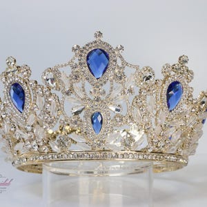 FAST SHIPPING!!! Beautiful Gold with Royal Blue Stones, Full Round Crown, Wedding Crown, Crystal Crown, Sweet 16 Quinceañera