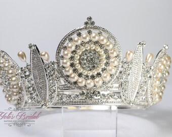 FAST SHIPPING!! Silver Pearls Round Crown, Circular Crown, Full Crown, Tiara, Bride Crown, Quinceañera, Crystal Crown, Sweet 16, Round Tiara