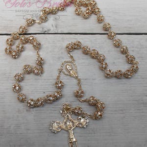 ¡ENVÍO RÁPIDO! Hermoso rosario de oro hecho a mano, ideal para bodas, comuniones, bautizos y confirmaciones.