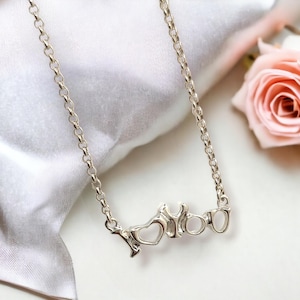 Colgante "Te amo" - Elegante collar con letra de amor - Regalo romántico para ella - Collar minimalista con corazón - Collar de amor