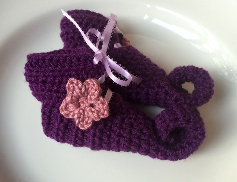Crochet elf slipper booties curly toe elf shoes fairy baby Crochet elf slipper booties curly toe elf shoes fairy baby