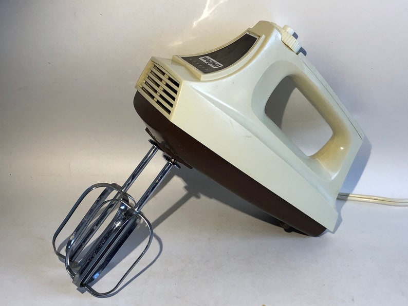Vintage Waring Hand Mixer Retro Kitchen Kitsch Funky Multispeed Electric Beaters Almond Film