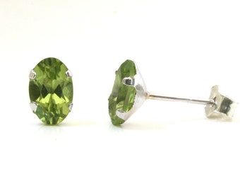 9ct White Gold Peridot Oval Stud earrings