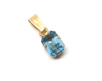 9ct White Gold Blue Topaz Pendant and chain Gift Boxed Necklace Made in UK 9ct White Gold Blue Topaz Pendant and chain Gift Boxed Necklace Made in UK