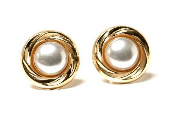 9ct gold pearl stud best sale earrings