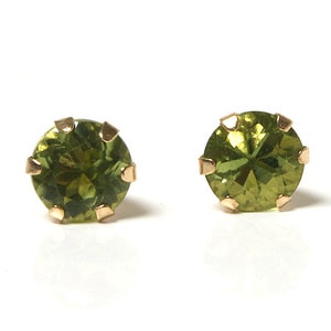 9ct Gold Peridot Stud earrings 4mm with Free gift box