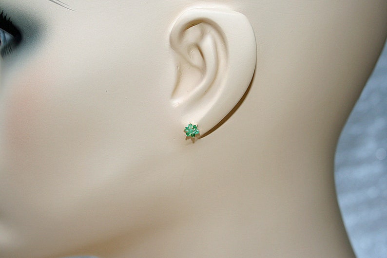 Solid 9ct Gold Emerald cluster stud earrings with FREE Gift Box image 2