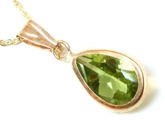 Solid 9ct Gold Peridot Teardrop Pendant necklace and 18 inch chain with FREE Gift Box