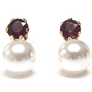 Solid 9ct Gold Pearl and Garnet Stud earrings with FREE Gift Box