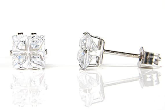 9ct White Gold Teardrop CZ Stud Earrings Gift Boxed Studs Made in UK