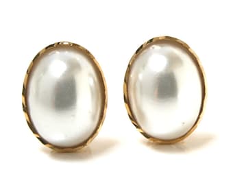 Solid 9ct Gold Pearl Stud earrings with FREE Gift Box