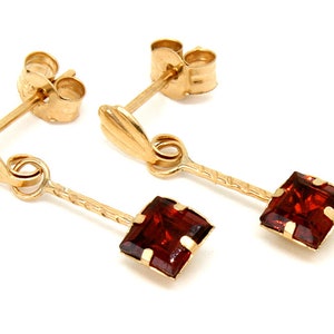 9ct Gold Square Heart Gift Stud Earrings Gift Boxed Made in UK 9ct Gold Square Heart Gift Stud Earrings Gift Boxed Made in UK