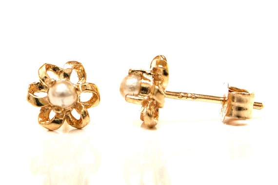 9ct gold daisy best sale earrings