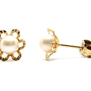 9ct Gold Pearl Studs earrings with FREE Gift Box
