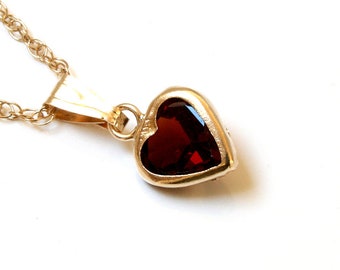 Solid 9ct Gold Garnet Love Heart Pendant necklace 18 inch chain with FREE gift box