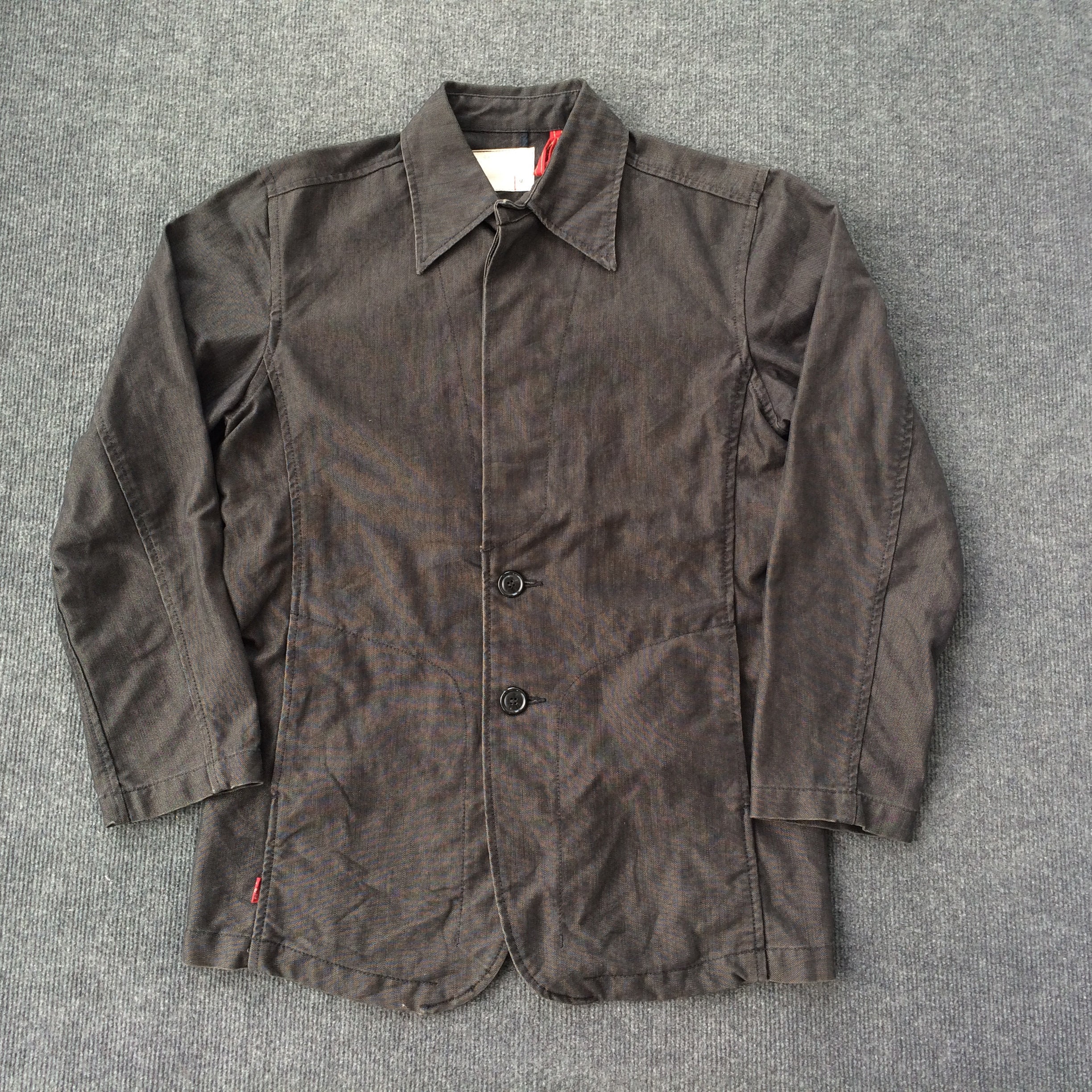 levis red loop black shirt