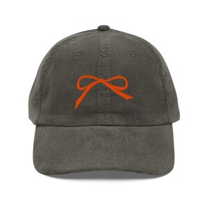 Vintage corduroy strikhoed met borduursel - schattige strikborduurhoed - trendy strik Dad Hat - geborduurde strikhoed - flirtstrikhoed