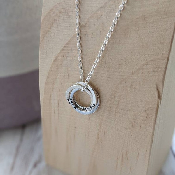 Collar de anillo de plata entrelazado personalizado, anillos entrelazados, collar de nombre de plata, collar personalizado, collar familiar