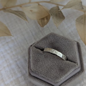 9ct Solid White Gold Botanical Ring, Personalised White Gold Ring, Custom White Gold Band, Botanical Ring, Womens Wedding Band, Floral Ring