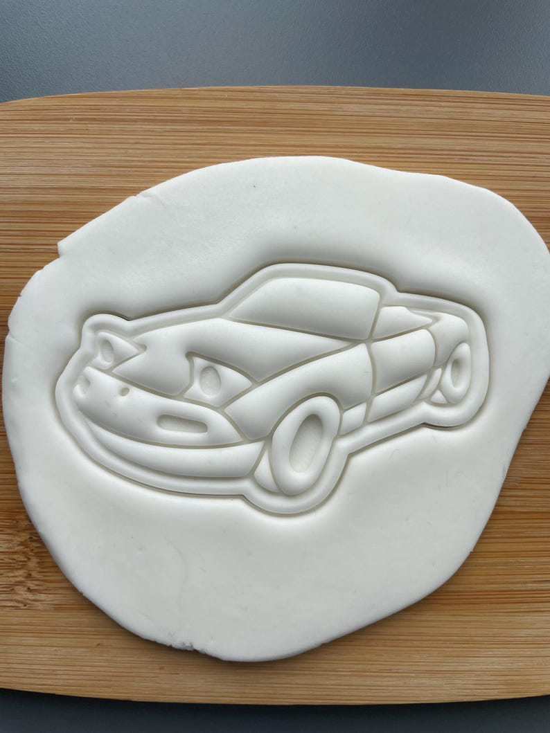 Mazda MX5 MK1 lights up cookie / biscuit cutter, birthday ideas, cute gift, transport, classic car, baking accessories, cake decorating image 5