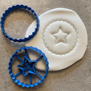 Star Jammy-ringkoekje schattiger, Linzer-koekjes klassiek Brits, broodje jam, koekjes bakken, zoete lekkernij, taartdecoratie