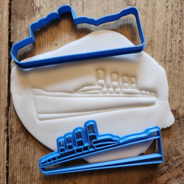 RMS Titanic cruise ship boat cookie/ biscuit cutter, baking accessories, icing, ideas, passenger liner