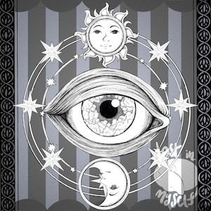 Op de afbeelding: Zwart-wit illustratie met een groot oog in het midden, omringd door sterren, een lachende zon en een halve maan. De achtergrond heeft verticale strepen en decoratieve randen. De tekst "lost in myself" is zichtbaar.