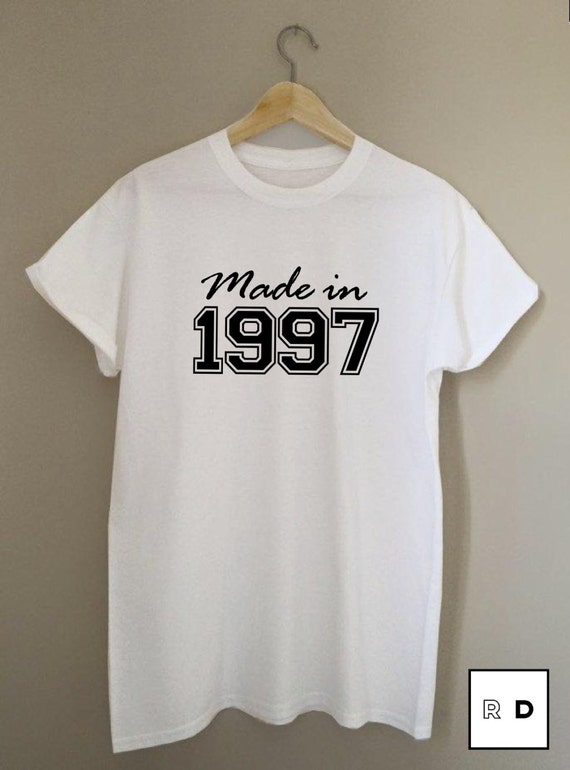 18e anniversaire / / Made In 1997 / / / unisexe T-Shirt / / / blanc noir gris / / cadeau personnaliser jalon anniversaire / / Slogan S M L XL 85c90a 18e anniversaire / / Made In 1997 / / / unisexe T-Shirt / / / blanc noir gris / / cadeau personnaliser jalon anniversaire / / Slogan S M L XL 85c90a