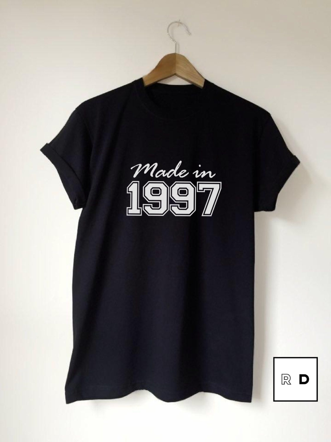 18e anniversaire / / Made In 1997 / / unisexe T-Shirt / / blanc noir gris / / cadeau personnaliser jalon anniversaire / / Slogan S M L XL 18e anniversaire / / Made In 1997 / / / unisexe T-Shirt / / / blanc noir gris / / cadeau personnaliser jalon anniversaire / / Slogan S M L XL 85c90a