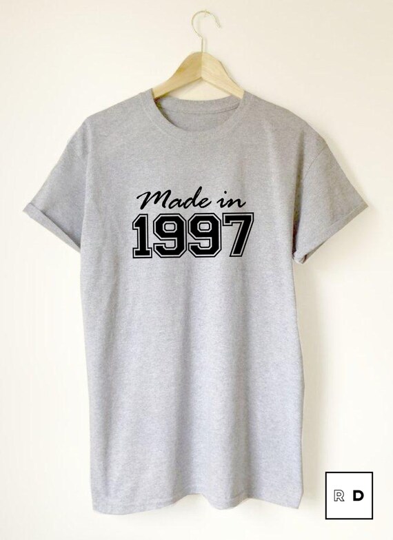 18e anniversaire / / Made In 1997 / / / unisexe T-Shirt / / / blanc noir gris / / cadeau personnaliser jalon anniversaire / / Slogan S M L XL 85c90a 18e anniversaire / / Made In 1997 / / / unisexe T-Shirt / / / blanc noir gris / / cadeau personnaliser jalon anniversaire / / Slogan S M L XL 85c90a