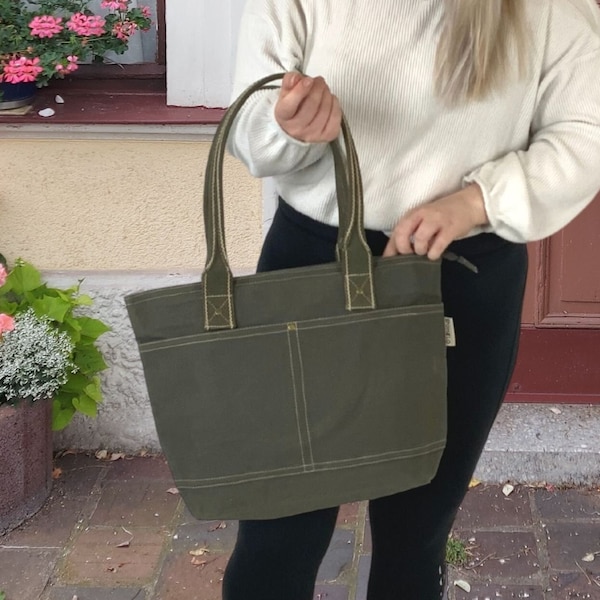 Damen Vegan Handtasche. Die nachhaltige Schultertasche ist aus 100% Baumwolle/Canvas. Große Shopper als Geschenkidee für Frauen