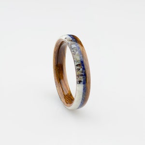 Handgefertigter Bugholzring: Honduras Rosewood, Lapis Lazuli & Elchgeweih