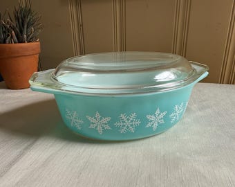 Vintage Turquoise Pyrex Snowflake Casserole Dish with Lid, MCM Blue #043 1.5 Qt Oval Baker, 1950s Retro Kitchenware
