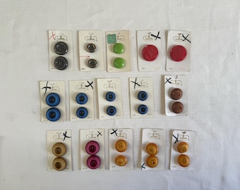 Vintage La Mode Buttons on Original Cards, Lot of 15, Mid Century Sewing Ephemera, Colorful Retro Fasteners for Crafting and Collecting