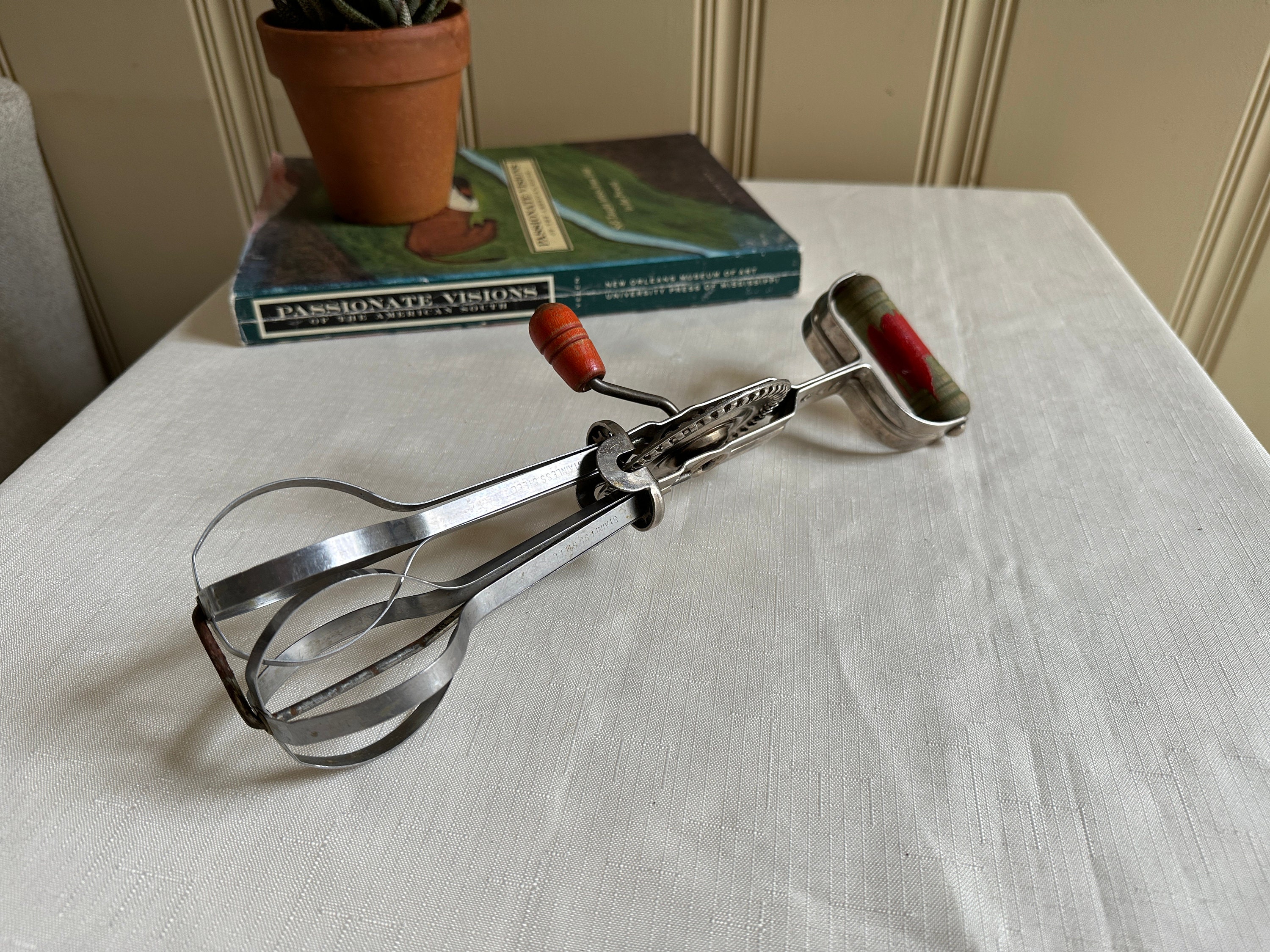 Vintage Waring Hand Mixer/Drink Mixer W/Stand Recipe Bk/Manual Beaters  Agitator