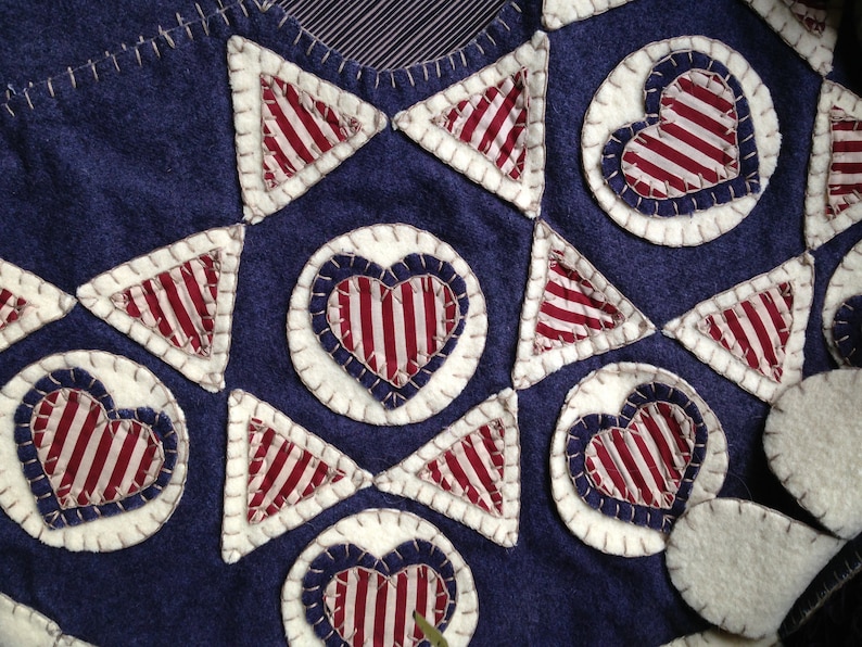 44 Diameter Americana HANDMADE Appliqu\u00e9 Triangles /& Hearts Wool? Red White Blue Patriotic America USA July 4 Christmas Tree Skirt