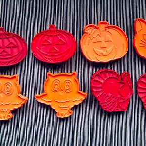 Halloween Mini Cookie Cutter Set-Set of 6 mini cookies cutters:  bat,owl,cat,pumpkin,moon,witch