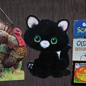 HALLOWEEN, Die Cut, Thanksgiving, Hallmark, Eureka, Flocked, Black Cat, Turkey, Old Witch Rescues, Garfield Scary Tales, Howl-O-Ween BOOK