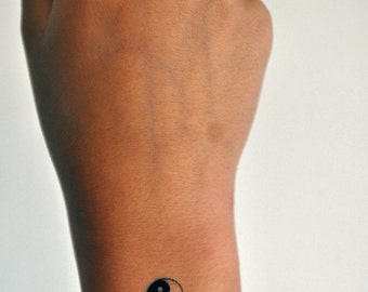 Tatouage temporaire de Yin-Yang, symbole de Yin-Yang, tatouage hippie, tatouage indépendant, tatouage de hipster, idée de cadeau, petit tatouage, tatouage minimaliste