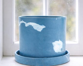 Maceta mediana de 6 pulgadas "Bright Blue Skies" con drenaje y plato antigoteo, de cemento, para plantas de interior y jardín.