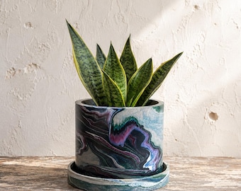 Vaso de concreto moderno de 15 cm para plantas de interior, com sistema de drenagem e pires, feito à mão, ideal para planta-cobra (Sansevieria). Decoração para plantas de interior na cor Maré da Meia-Noite Costeira.