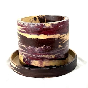Maceta de cemento de 12,7 cm, con acabado jaspeado, tonos morado y dorado, con drenaje y bandeja de goteo. Maceta hecha a mano. Sellada para uso en interiores y exteriores.
