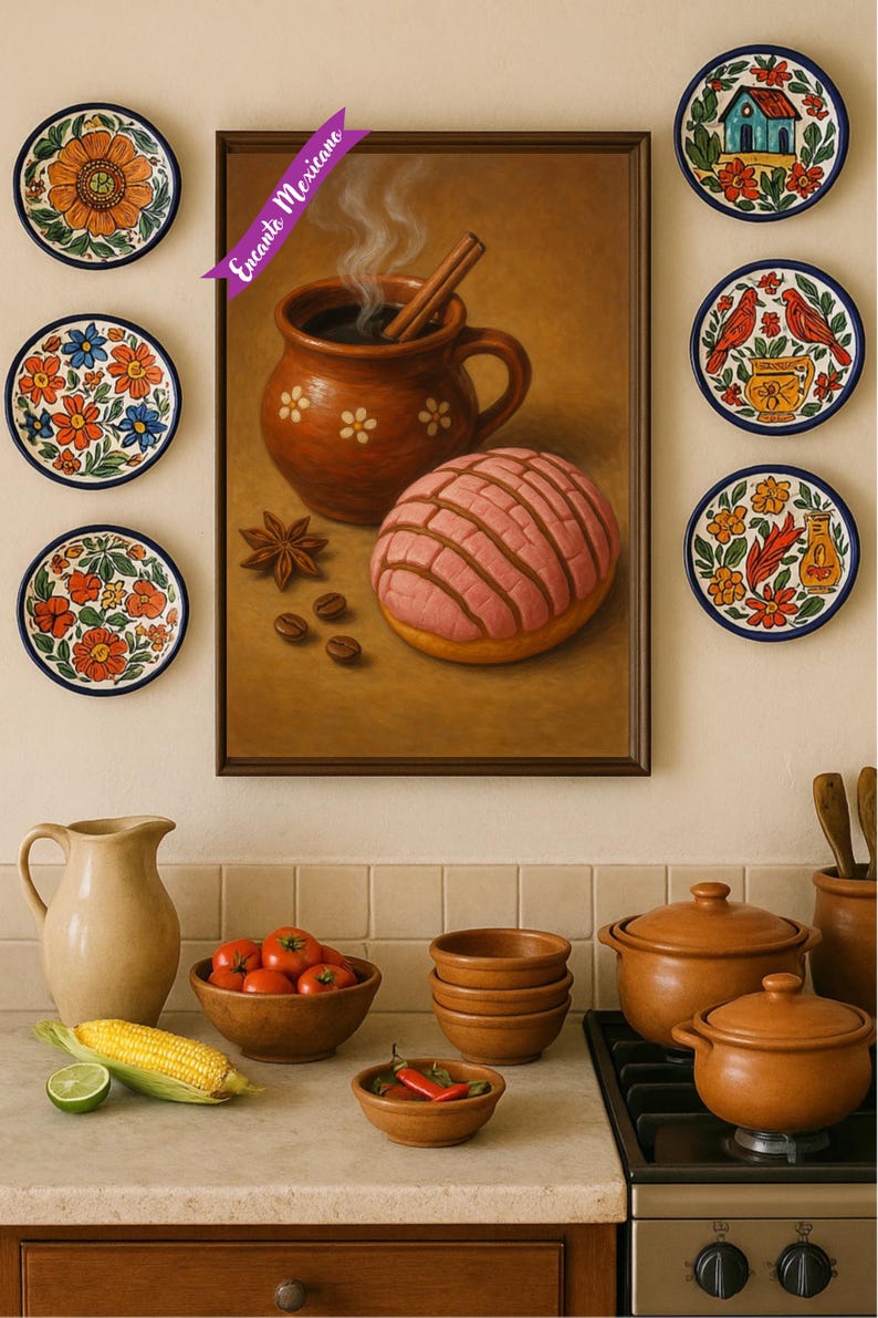 Pu&ograve; includere: Una scena di cucina con un dipinto incorniciato di una tazza di caff&egrave; e una pasta concha rosa. Piatti decorativi con disegni floreali e di case sono appesi al muro. Ciotole di pomodori, mais e peperoncini sono sul bancone.
