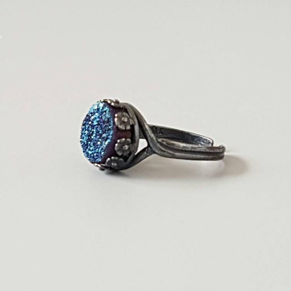 Blue natural druzy ring | Black oxidized 925 sterling silver | Adjustable | Flower bezel | Unique jewelry | Ladies jewellery | Gothic | Gift