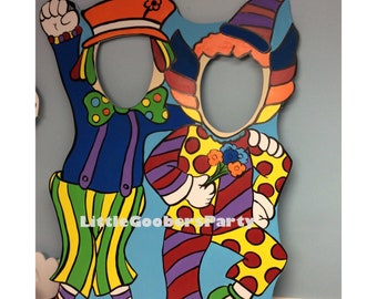 Carnival Photo Booth Prop Wooden Clown Standee and Balloon Holder, Outdoor Circus Birthday Standin indoor / outdoor Decoration