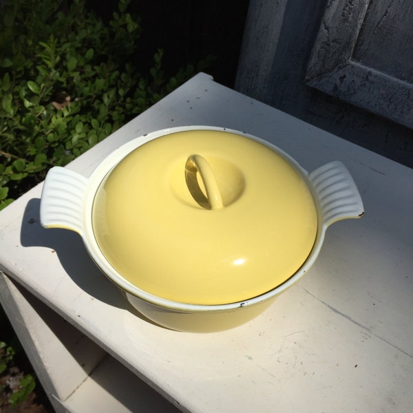 Small Descoware Pot Le Creuset Pot in Sunny Citron Color Enamel Dutch Oven Sunny Yellow Belguim Small Lidded Casserole Vintage Cast Iron Pot