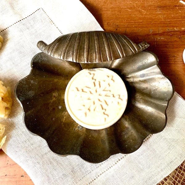 Vintage Heavy Brass Soap Dish in the Form of Open Sea Shell, Heavy Patina