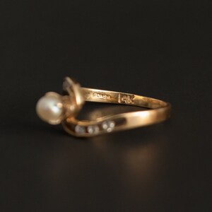 14K yellow gold ring with central pearl and 6 small CZs Size 5.75 image 3