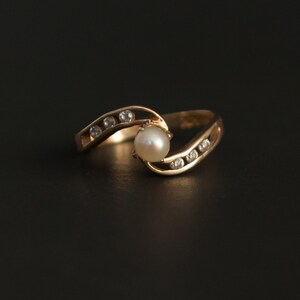 14K yellow gold ring with central pearl and 6 small CZs Size 5.75 image 2